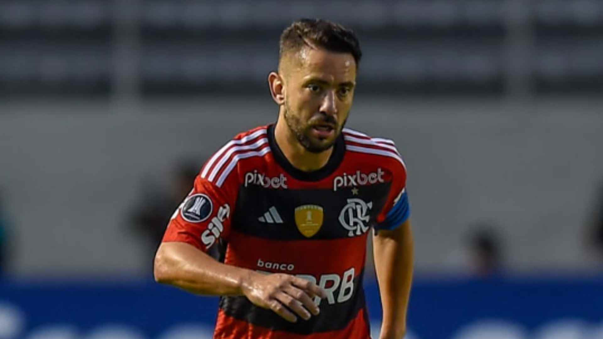 COMO ASSIM? EMPRESÁRIO DE EVERTON RIBEIRO REFORÇA VONTADE DE FICAR NO FLAMENGO, MAS EXPLICA MOTIVO DO MEIA PREFERIR O BAHIA